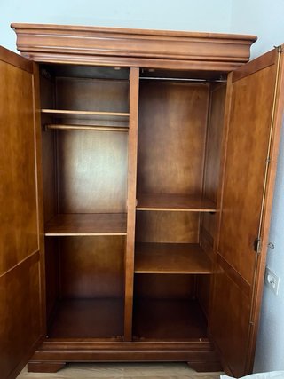 Armario de madera maciza