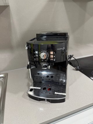 Cafetera DeLonghi Magnifica S Negra