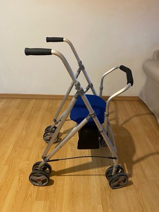 Andador con asiento para mayores