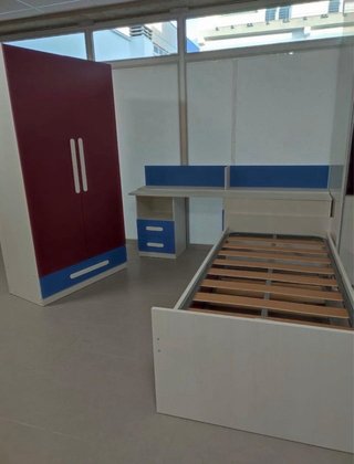 Dormitorio juvenil casi nuevo