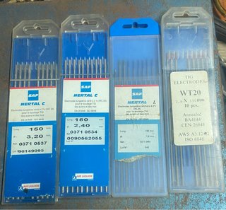 Electrodos de tungsteno SAF y WT20, (en mano)