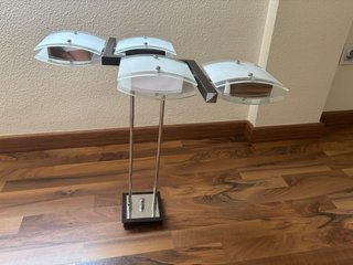 Lámpara de techo 4 luces con tulipas de cristal.