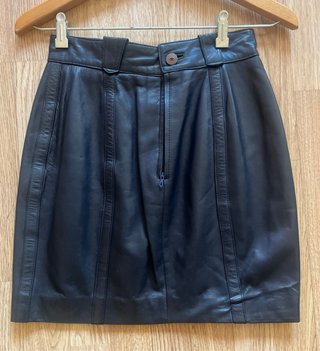 Falda vintage de cuero negra