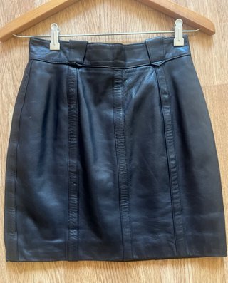Falda vintage de cuero negra