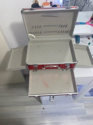 Maletín maquillaje rojo y plateado