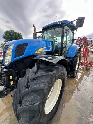 New Holland T7060 Tractor