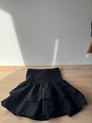 Falda negra volantes