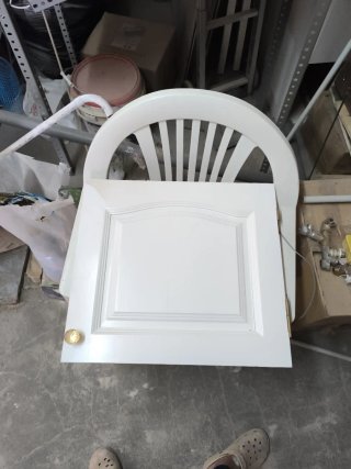 Puerta de armario blanca
