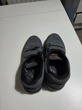 Zapatillas Paredes Grises Velcro