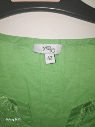 Blusa Yera verde bordada talla 42