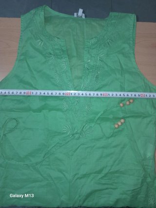 Blusa Yera verde bordada talla 42