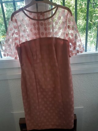 Vestido de fiesta rosa con lunares