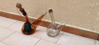 Botijo de cristal con cadena y tapón