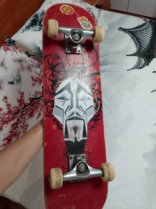 Monopatín Rojo con Diseño
