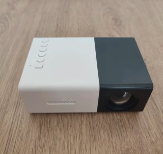 Proyector LED Blanco y Negro