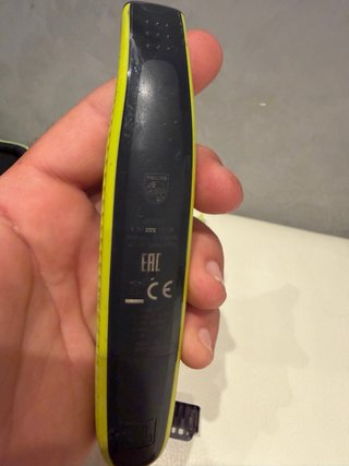 Philips OneBlade QP2520 + Custodia Rigida