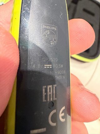 Philips OneBlade QP2520 + Custodia Rigida