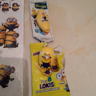 Lote pegatinas stickers Minions + 2 juguetes.