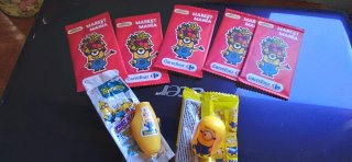 Lote pegatinas stickers Minions + 2 juguetes.