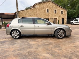 Opel Signum 2004