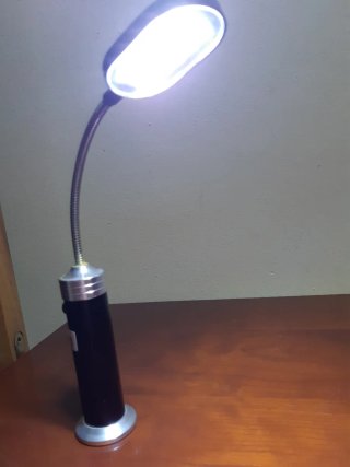 Lámpara de escritorio ajustable