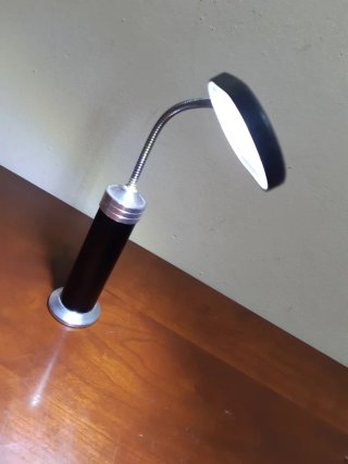 Lámpara de escritorio ajustable