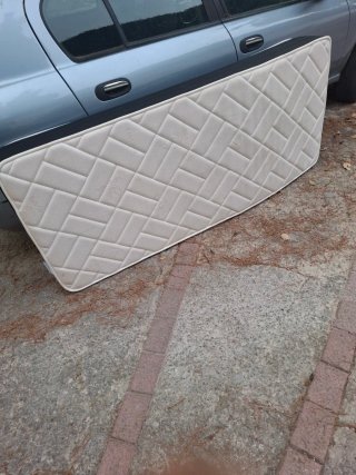 Cama articulada eléctrica con barandilla y colchón