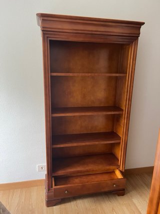 Estantería de madera maciza