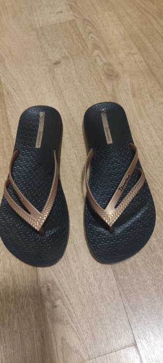 Chanclas Ipanema Talla 40 Negro/Dorado