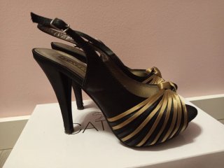 Sandalias Marian G. Negro y Dorado Talla 38