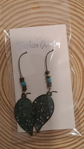 Pendientes estilo hoja con abalorios