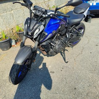 Yamaha MT-07 Naked Azul y Negra