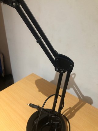Lámpara de escritorio ajustable negra