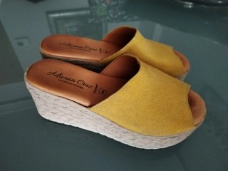 Sandalias cuña piel
