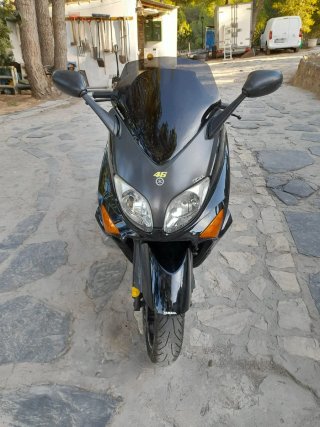 Yamaha TMAX Maxi Scooter Negra