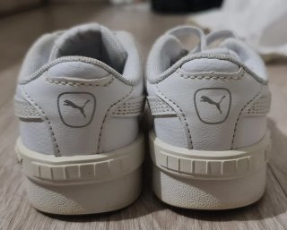 Sapatinha Puma bebé branca