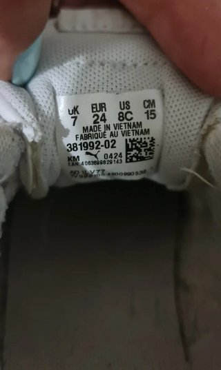 Sapatinha Puma bebé branca