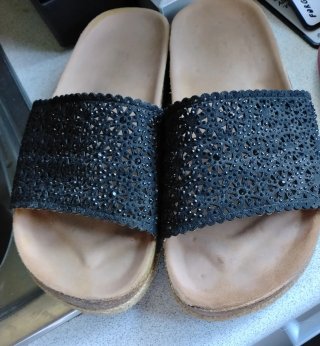 Sandalias Beige y Negras