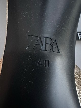 Zapatos de tacón Zara dorados