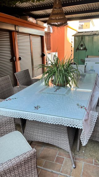 Mesa de jardín de cristal y ratan + 6 sillones