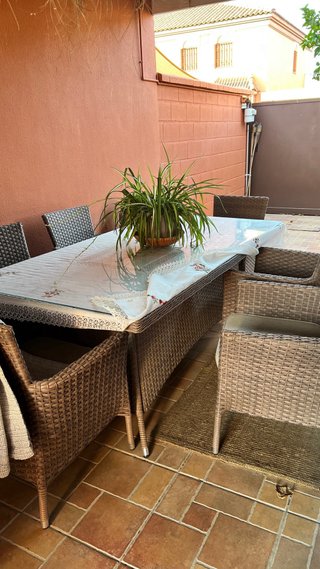 Mesa de jardín de cristal y ratan + 6 sillones