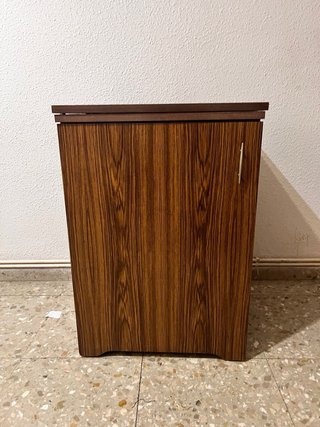 Máquina de coser Alfa con mueble de madera