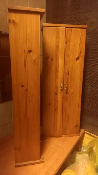 3 Mobiletti in legno con ante e cassetti