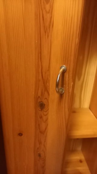 3 Mobiletti in legno con ante e cassetti
