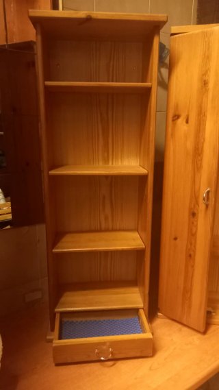 3 Mobiletti in legno con ante e cassetti