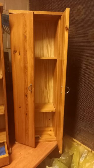 3 Mobiletti in legno con ante e cassetti