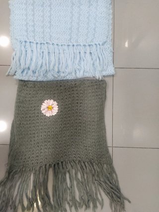 Dos bufandas/chales (azul y gris)Muy buena calidad
