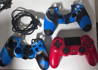 PS4 con GTA V, 2 fundas y cargador
