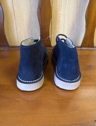 Botines azul marino con cordones de piel