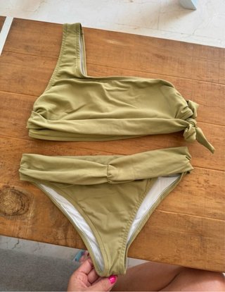 Bikini verde oliva de una pieza